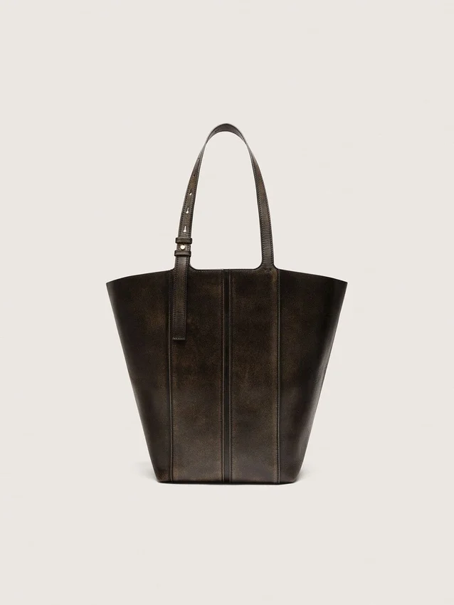 24/7 Bag North South in black distressed leather with adjustable handles