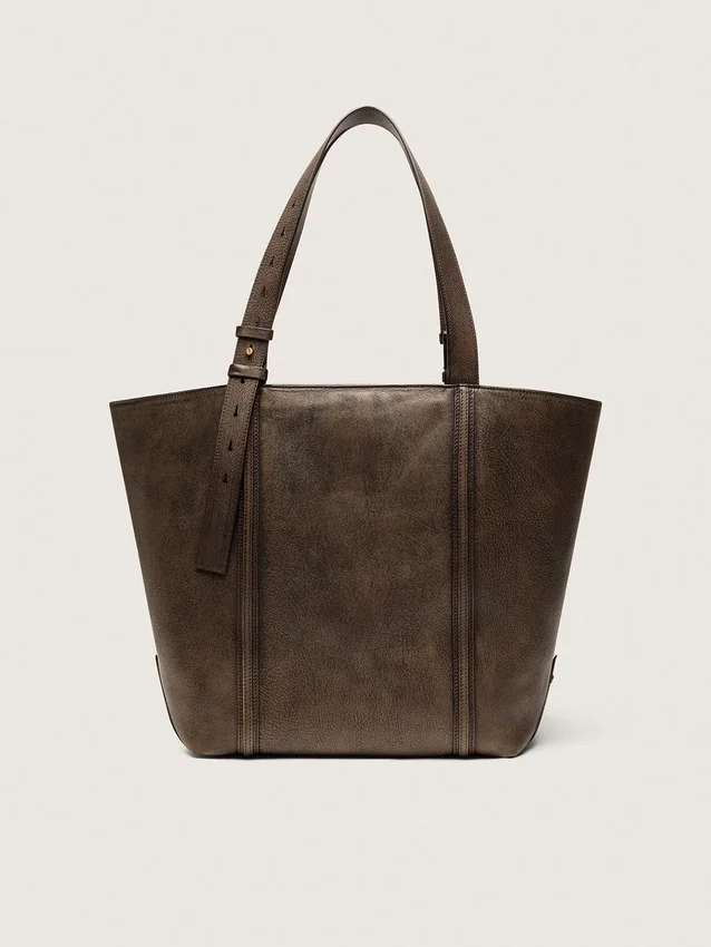 24/7 East West Bag in dark brown distressed leather