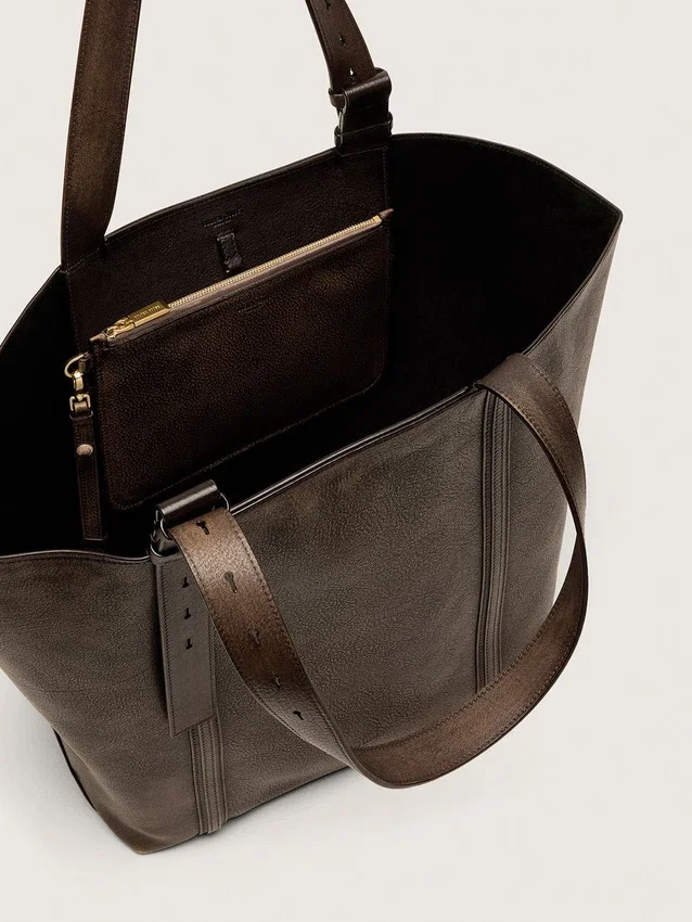 24/7 East West Bag in dark brown distressed leather