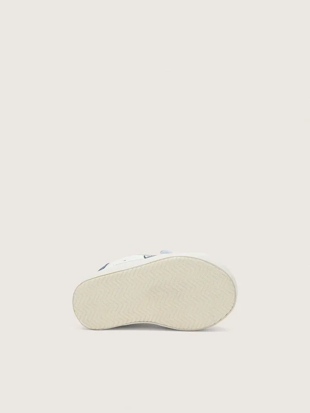 Baby Old School in white leather with denim-blue suede star