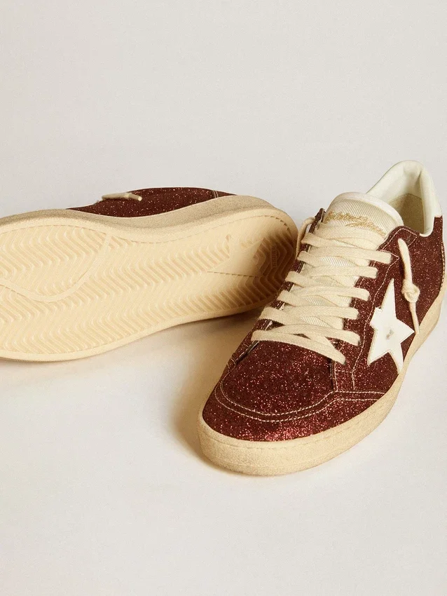 Ball Star in burgundy glitter with white leather star and heel tab
