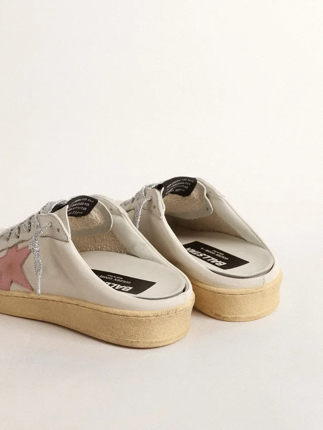 Ball Star Sabots in white nappa with an old-rose leather star