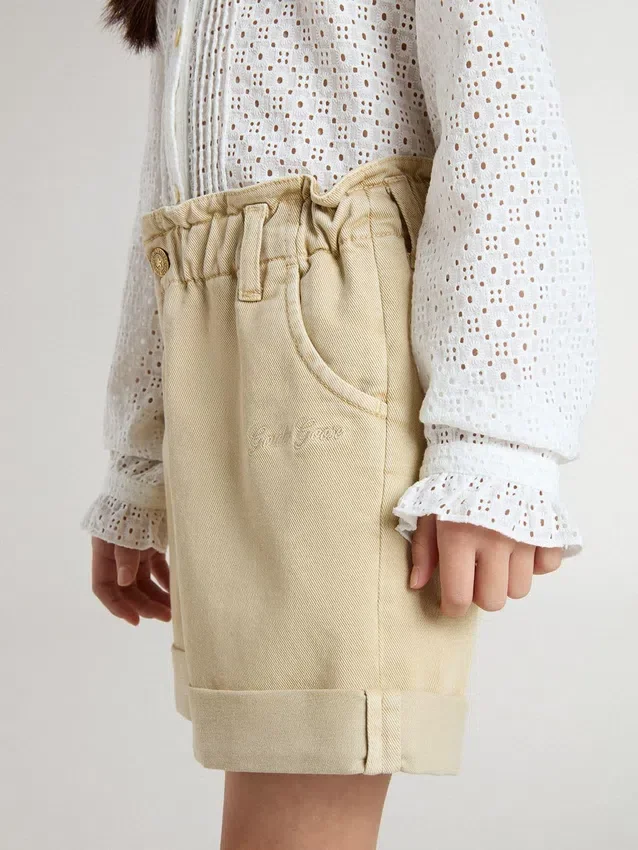 Girls' sand-colored shorts with embroidered logo