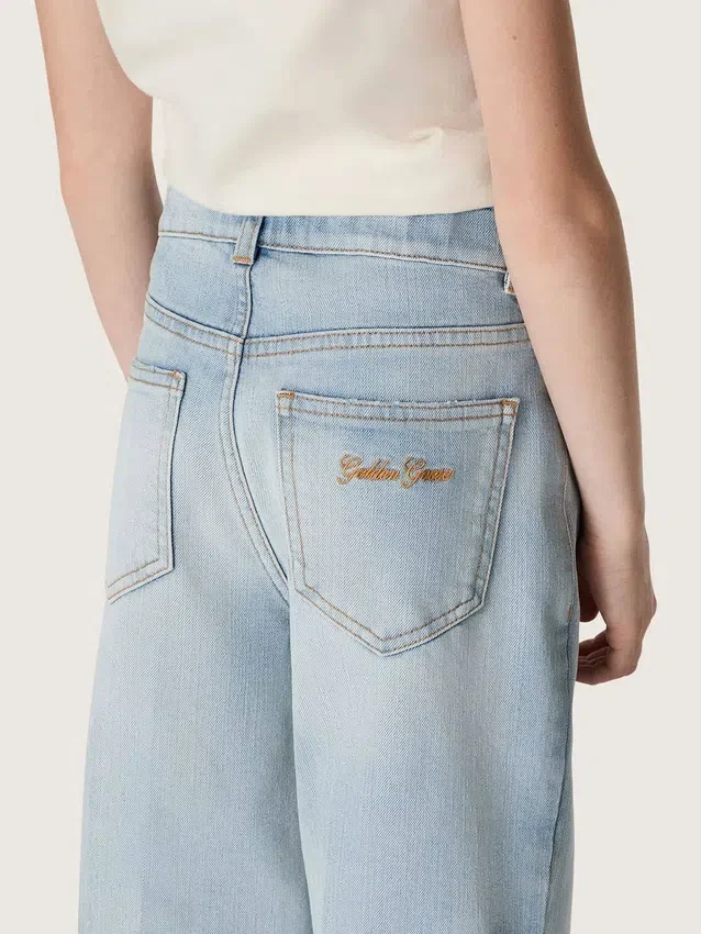 Golden girls’ bootcut jeans in light blue denim with an embroidered logo