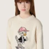 Golden girls’ sweater in white cotton yarn with mascot embroidery