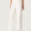 Golden women’s boyfriend jeans in optical white bull denim