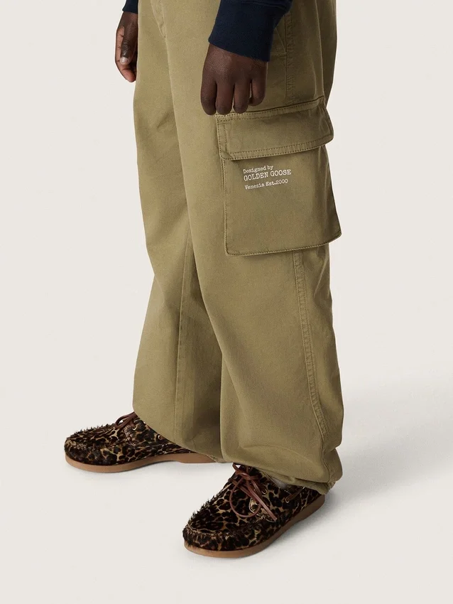 Journey boys’ cargo pants in military-green cotton gabardine with print
