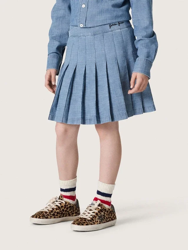 Journey girls’ pleated miniskirt in light blue cotton chambray with embroidered logo