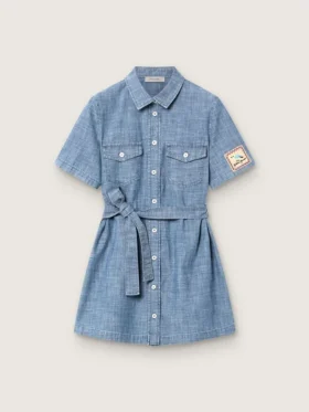 Journey girls’ short-sleeved shirt dress in light blue cotton chambray with embroidered patch