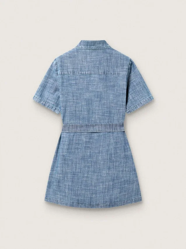 Journey girls’ short-sleeved shirt dress in light blue cotton chambray with embroidered patch