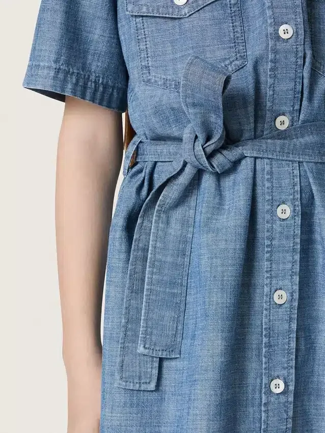 Journey girls’ short-sleeved shirt dress in light blue cotton chambray with embroidered patch