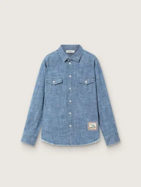 Journey unisex shirt in light blue cotton chambray with fringed hem and embroidered patch
