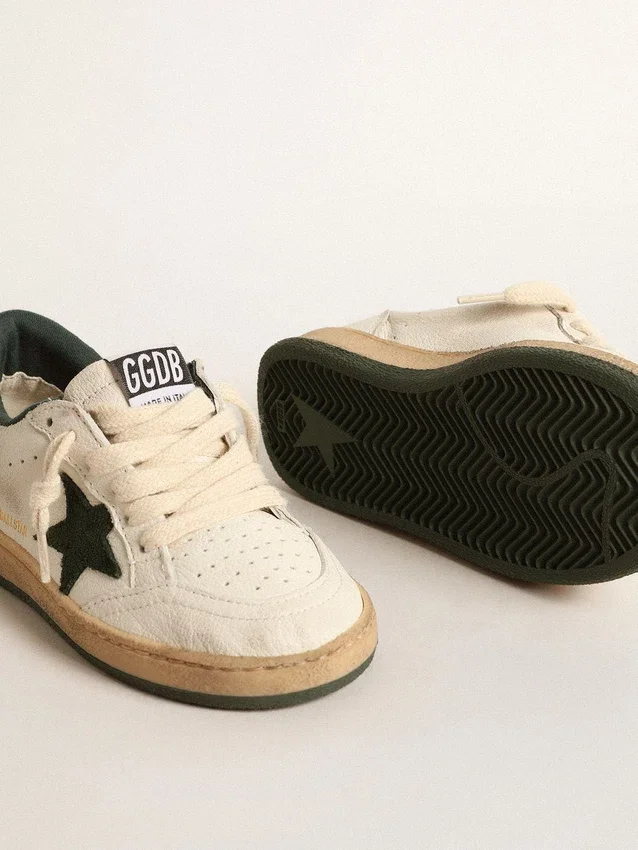 Junior Ball Star in white leather with green suede star