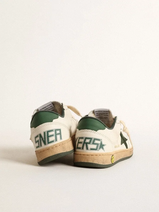 Junior Ball Star in white leather with green suede star