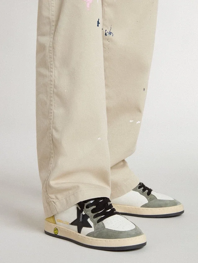 Junior Ball Star in white nappa with dark green suede inserts and black star