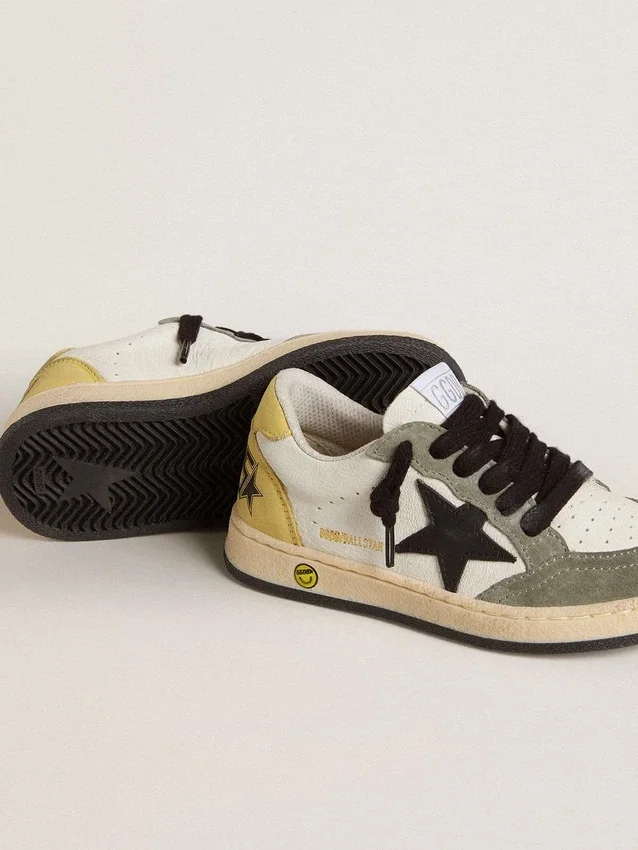 Junior Ball Star in white nappa with dark green suede inserts and black star