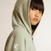 Light green sweatshirt with zip fastening