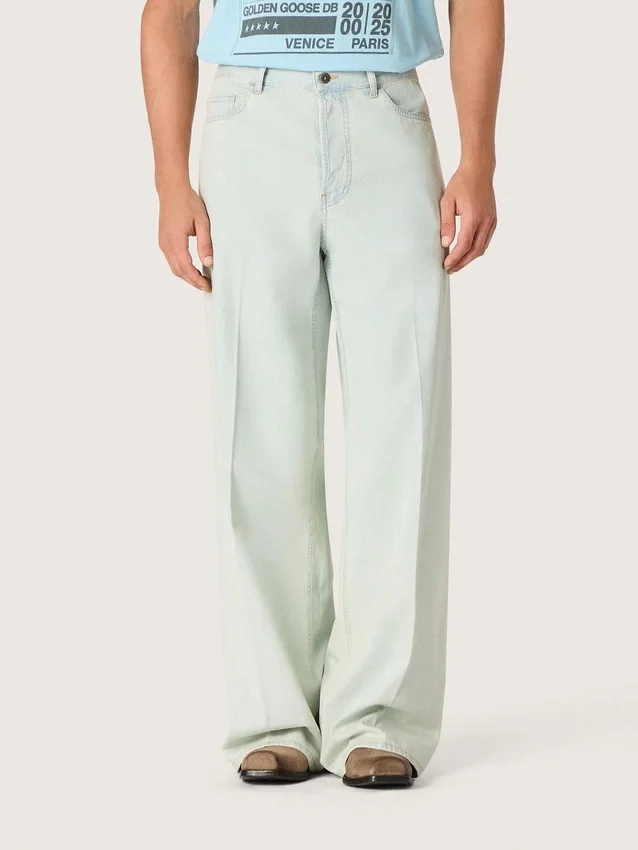 Men’s jeans in light blue denim