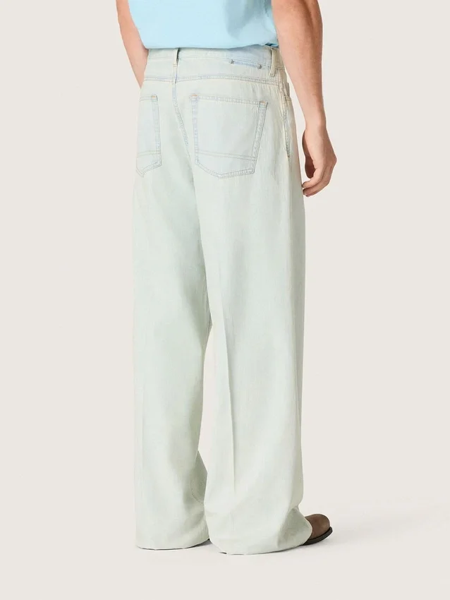 Men’s jeans in light blue denim