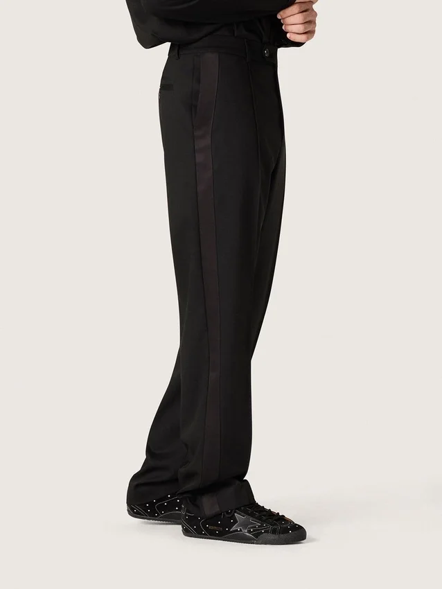 Men's pants in black cool wool with satin side stripe