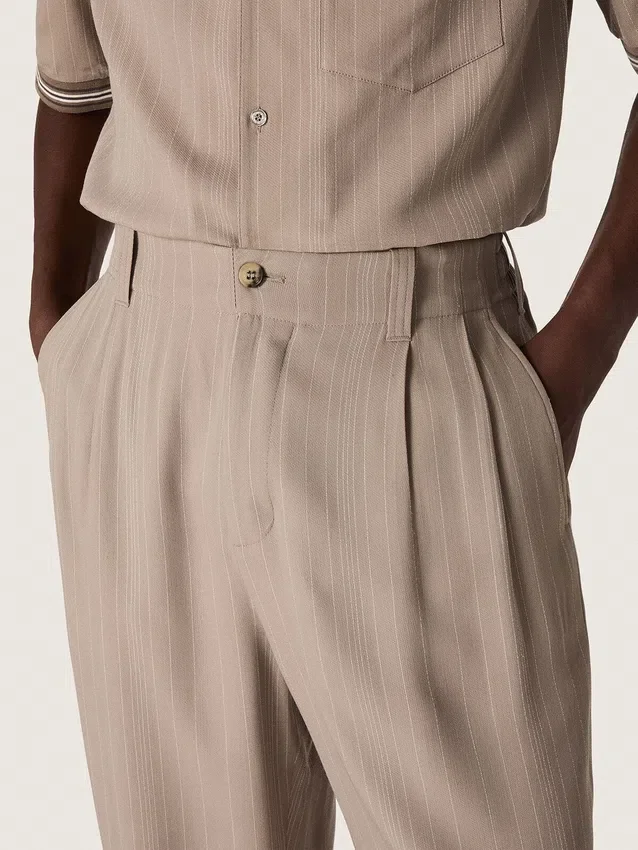 Men’s pants in gray wool blend with pinstripe motif
