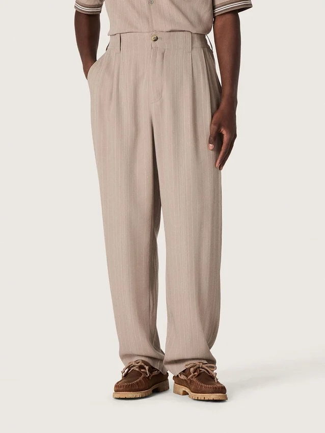 Men’s pants in gray wool blend with pinstripe motif