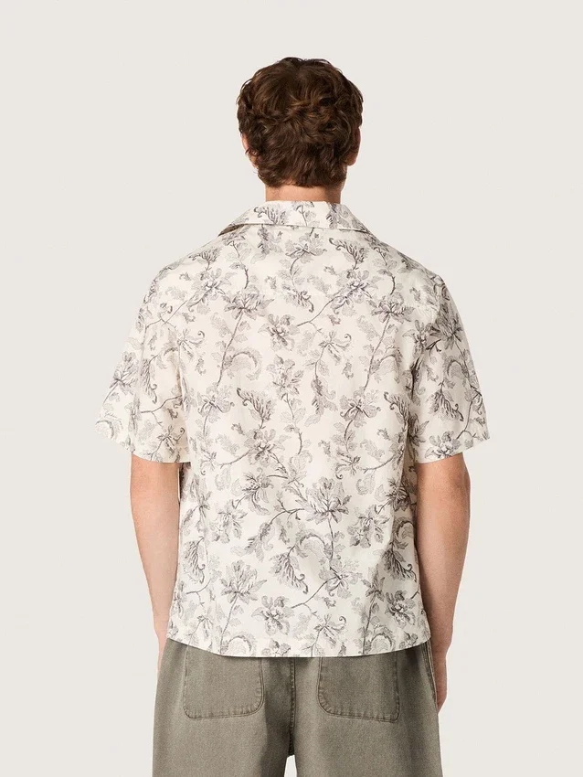 Men's short-sleeved cotton shirt with black and white floral print