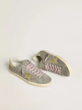 Men’s Super-Star in gray suede with gold metallic leather star and heel tab