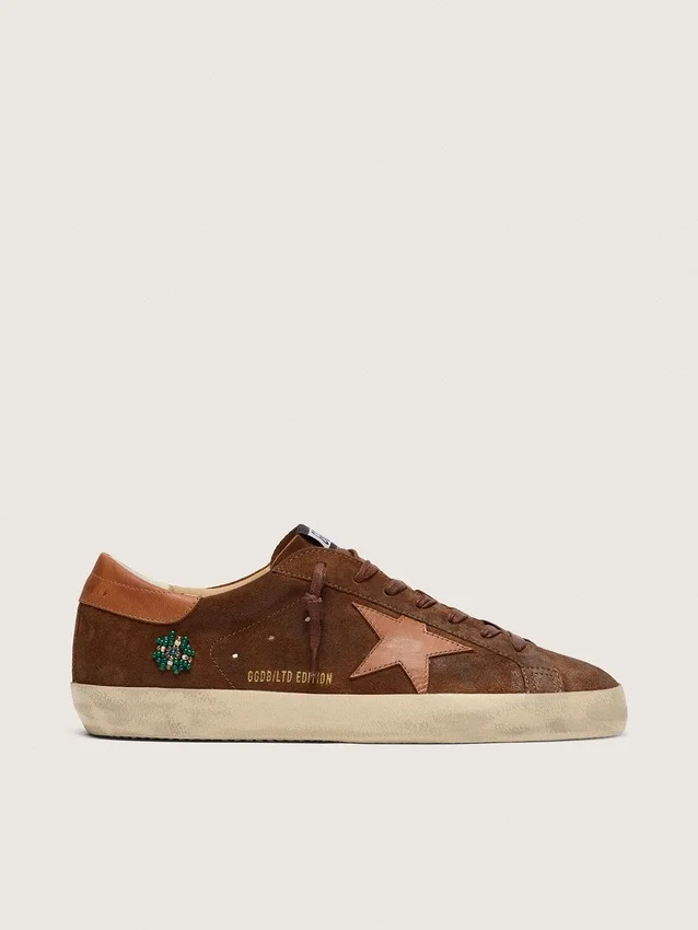 Men’s Super-Star LTD in brown suede with brick-red leather star and embroidery with green beads