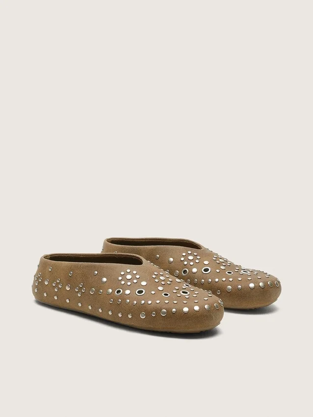 Men’s Tierra in khaki suede with silver studs
