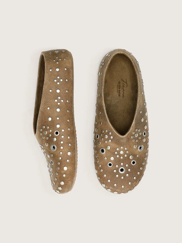 Men’s Tierra in khaki suede with silver studs
