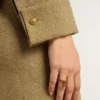 Ring in antique gold color with flexible links