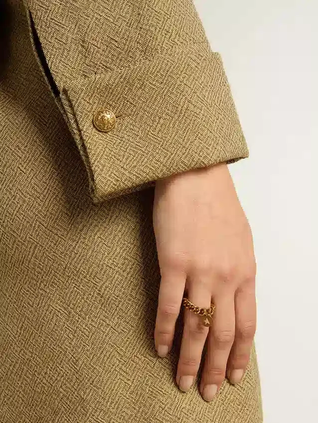 Ring in antique gold color with flexible links