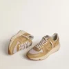 Running Sole in beige nubuck with beige leather star