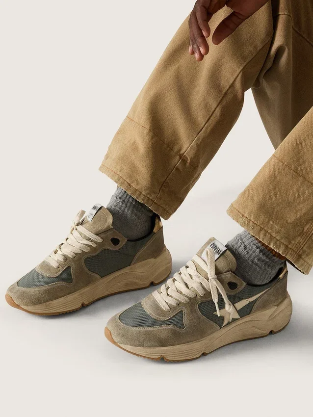Running Sole in gray suede with white star and white heel tab