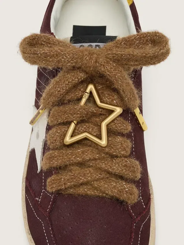 Skins brown-colored wool laces with Golden star-shaped snap hook