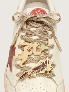 Skins metallic red-clay laces with two pins