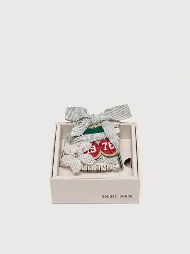 Skins silver laces with charm and appliqués