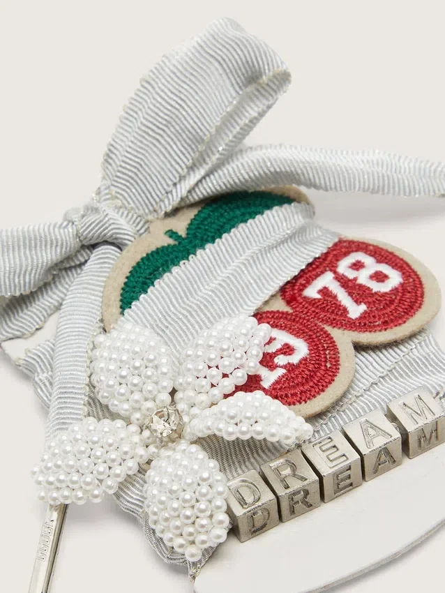 Skins silver laces with charm and appliqués