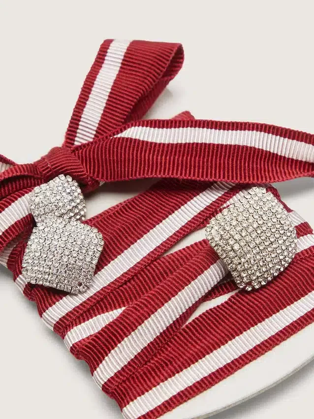 Skins two-tone laces with three silver charms