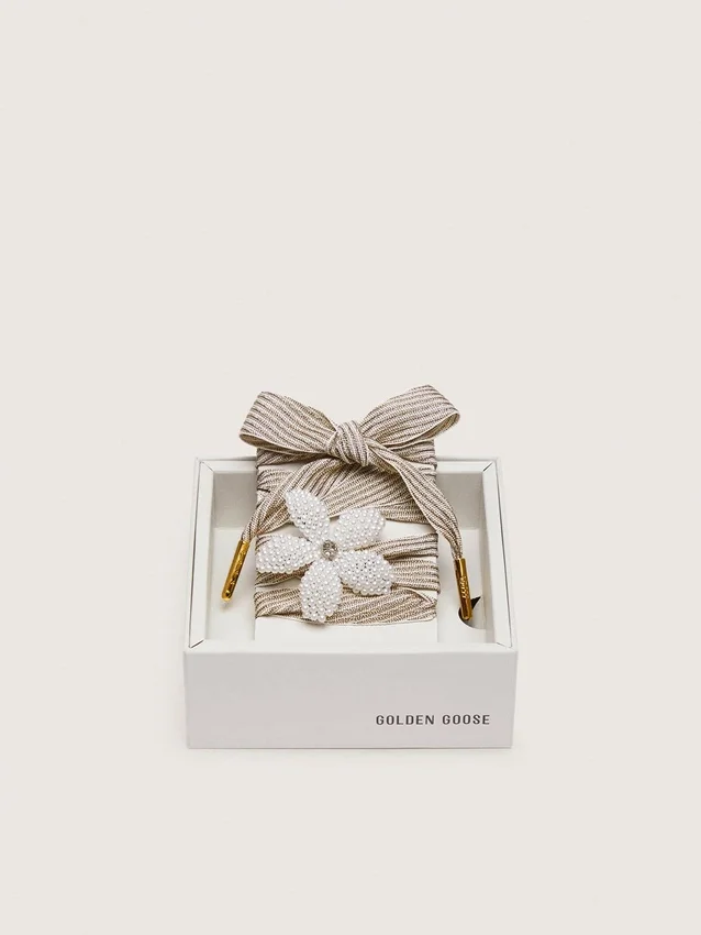 Skins "Vintage" white and beige striped laces with flower-shaped charm
