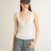 Sleeveless top embroidered with worn-white ribbing