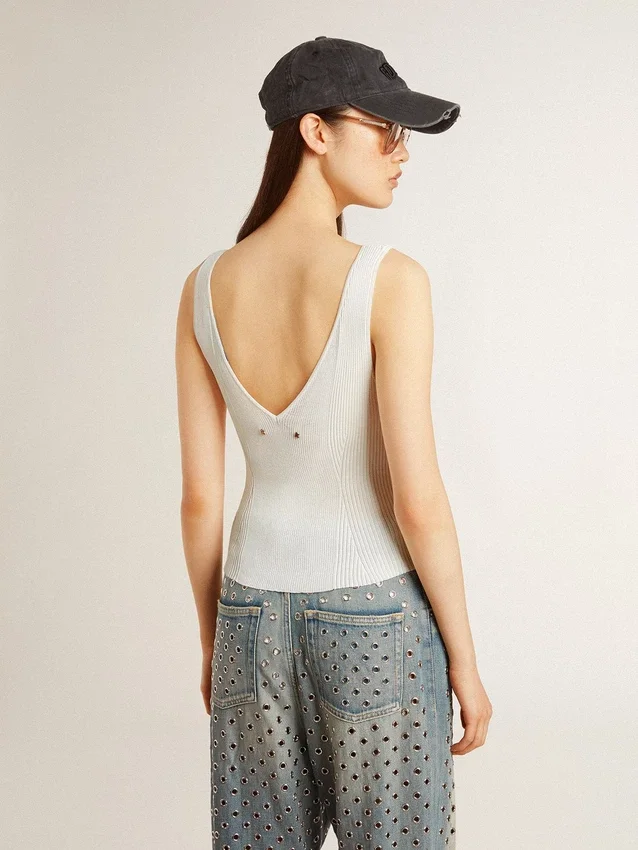 Sleeveless top embroidered with worn-white ribbing