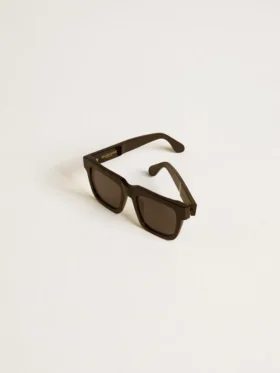 Square-style Jamie sunglasses with black frame and gold logo