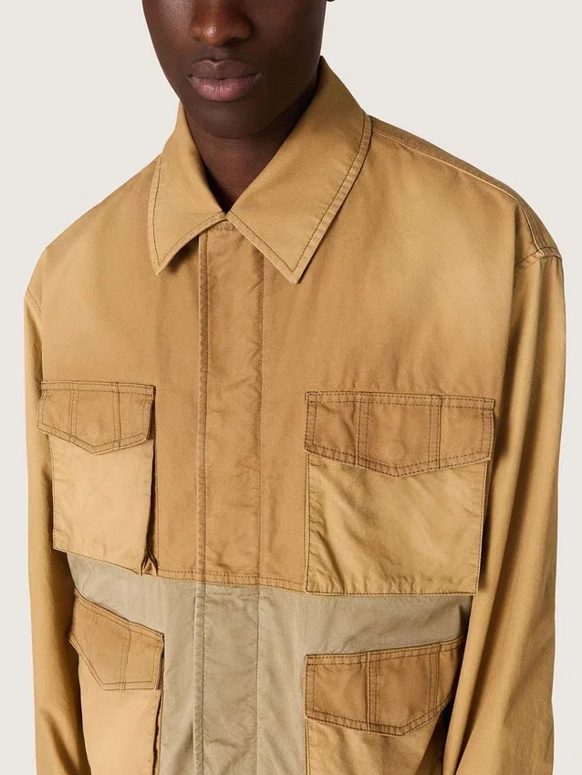 Unisex safari jacket in beige and military-green cotton with maxi pockets