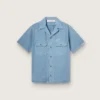 Unisex shirt in light blue denim with embroidery on the back