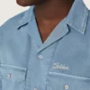 Unisex shirt in light blue denim with embroidery on the back