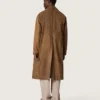Unisex trench coat in brown waxed twill with leather details
