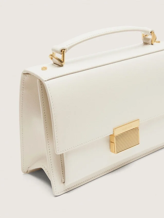 Venezia Bag in butter-colored boarded leather with gold details