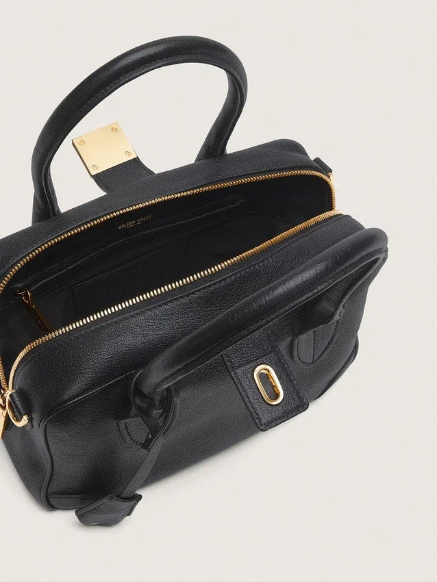 Vita Bag in black sheepskin leather with gold details